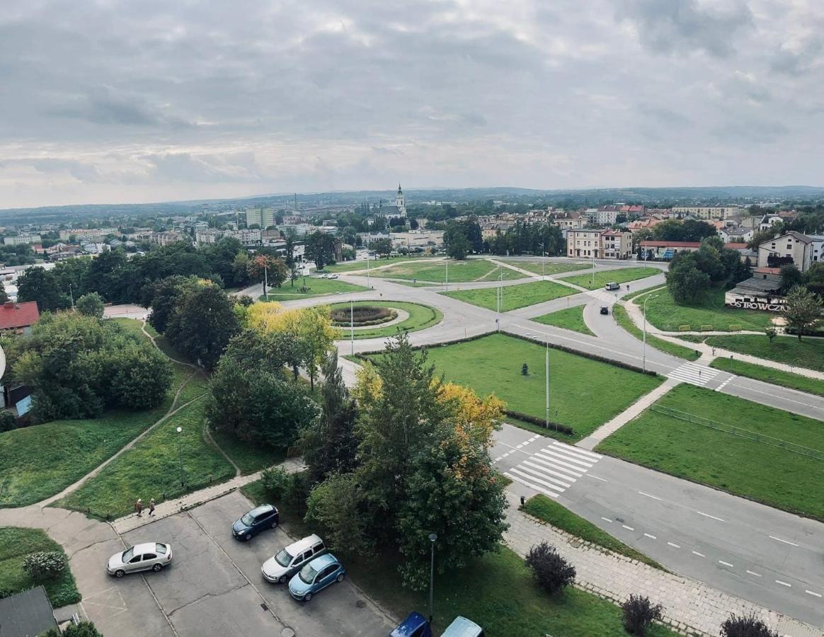 Mieszkanie W Centrum Miasta Ostrowiec Świętokrzyski 外观 照片